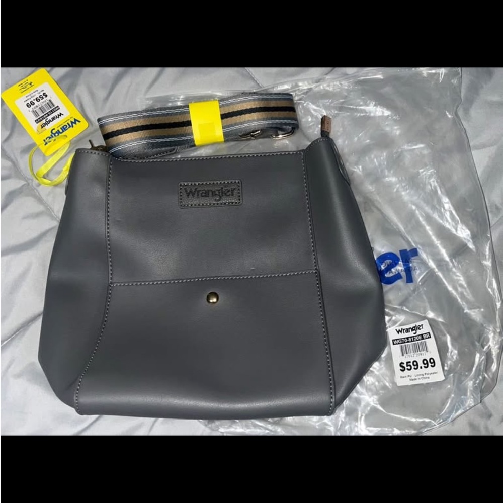 Wrangler women’s crossbody bucket bag with strap new in package